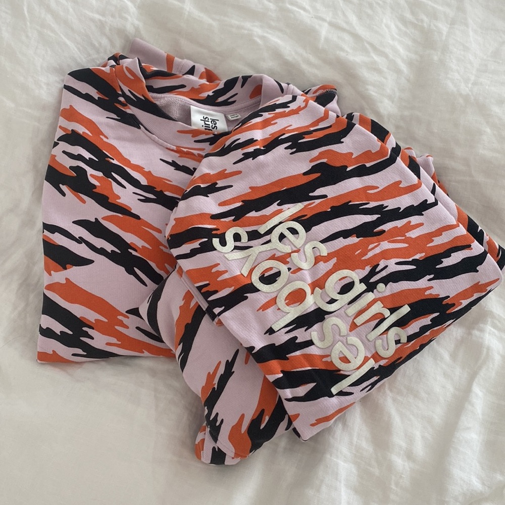 Les Girls Les Boys Slim Tiger Print Sweatshirt & Loose Fit Track Pant Lilac